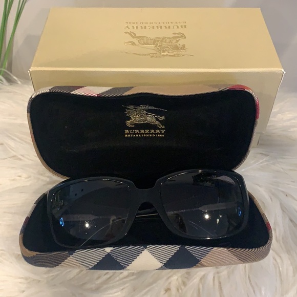IOB EUC BURBERRY Black Sunglasses w/ Case & Cloth - Picture 9 of 15